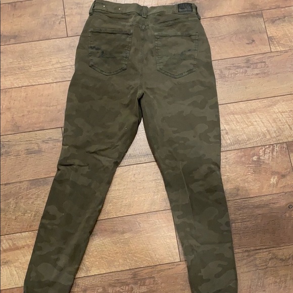 COPY - Super High Waisted American Eagle Jeans - Picture 4 of 4